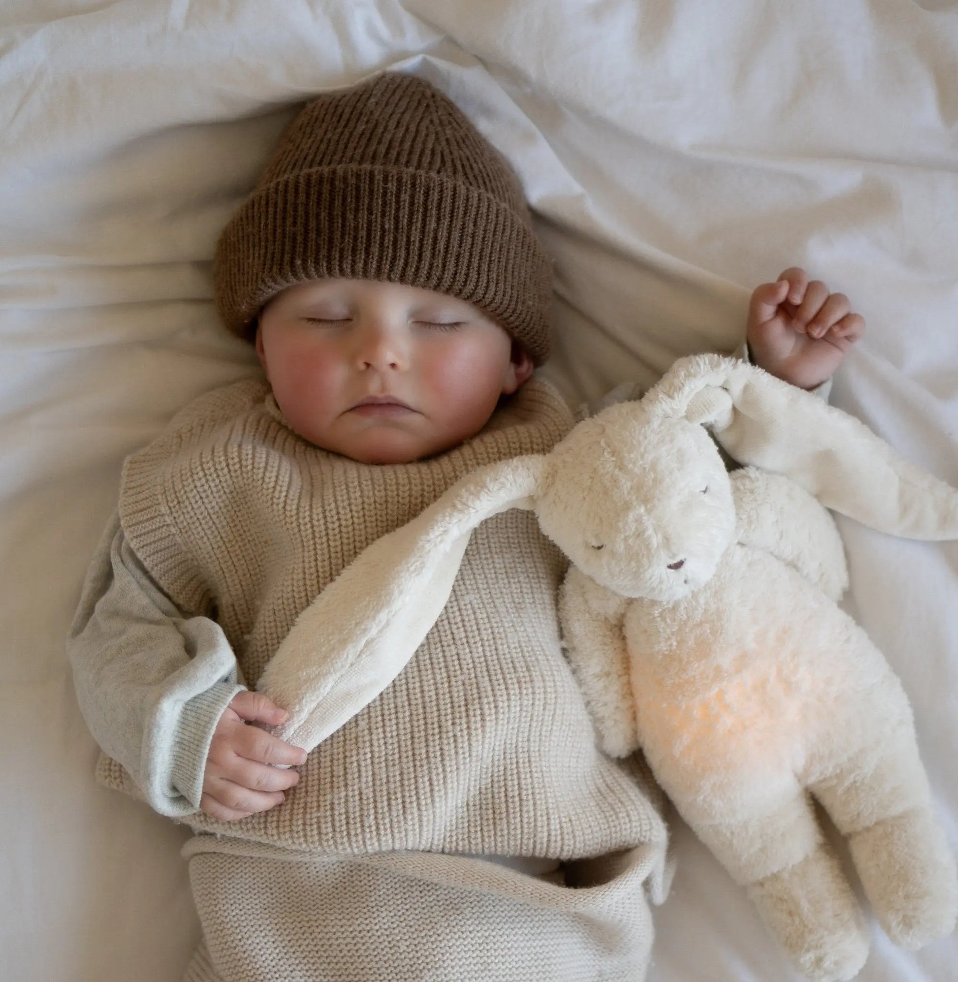 Moonie, Organic Humming Bunny - Sand