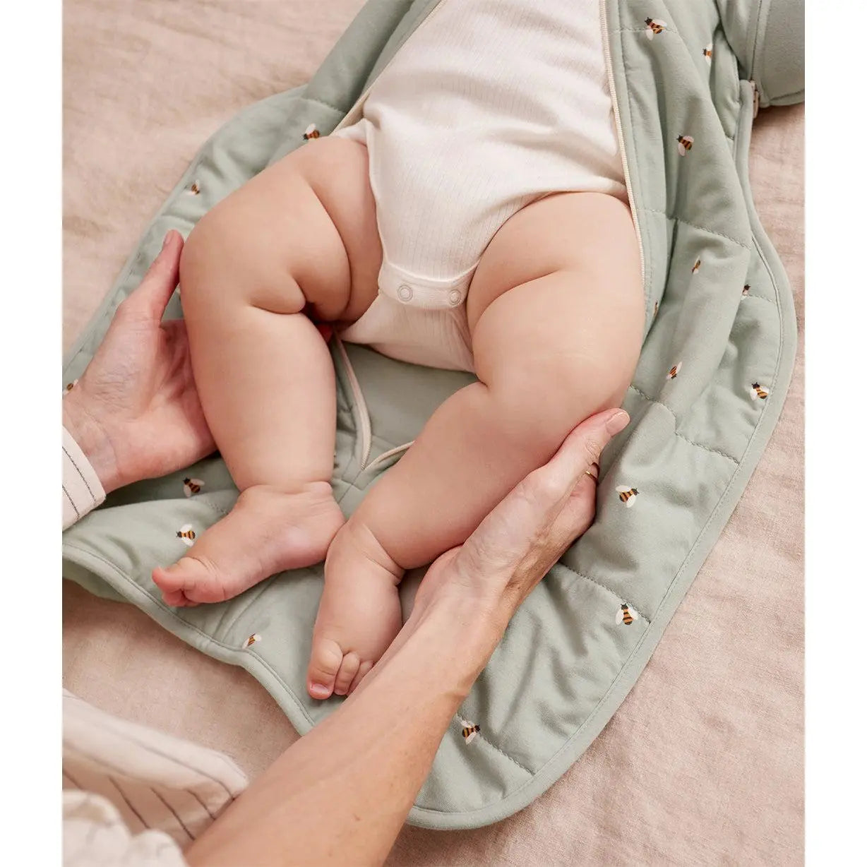 Swaddle Up™ Early Roller Transition Bag 2.5 TOG Cotton Olive Bees